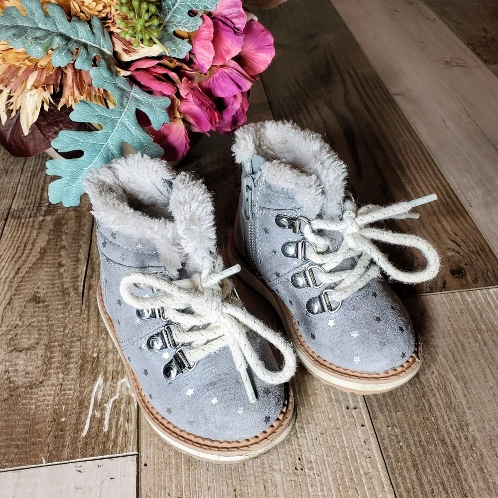 Cat & Jack Toddler Girl’s Boots Reed Lace-Up Fleece Lined Winter Fashion Size 5